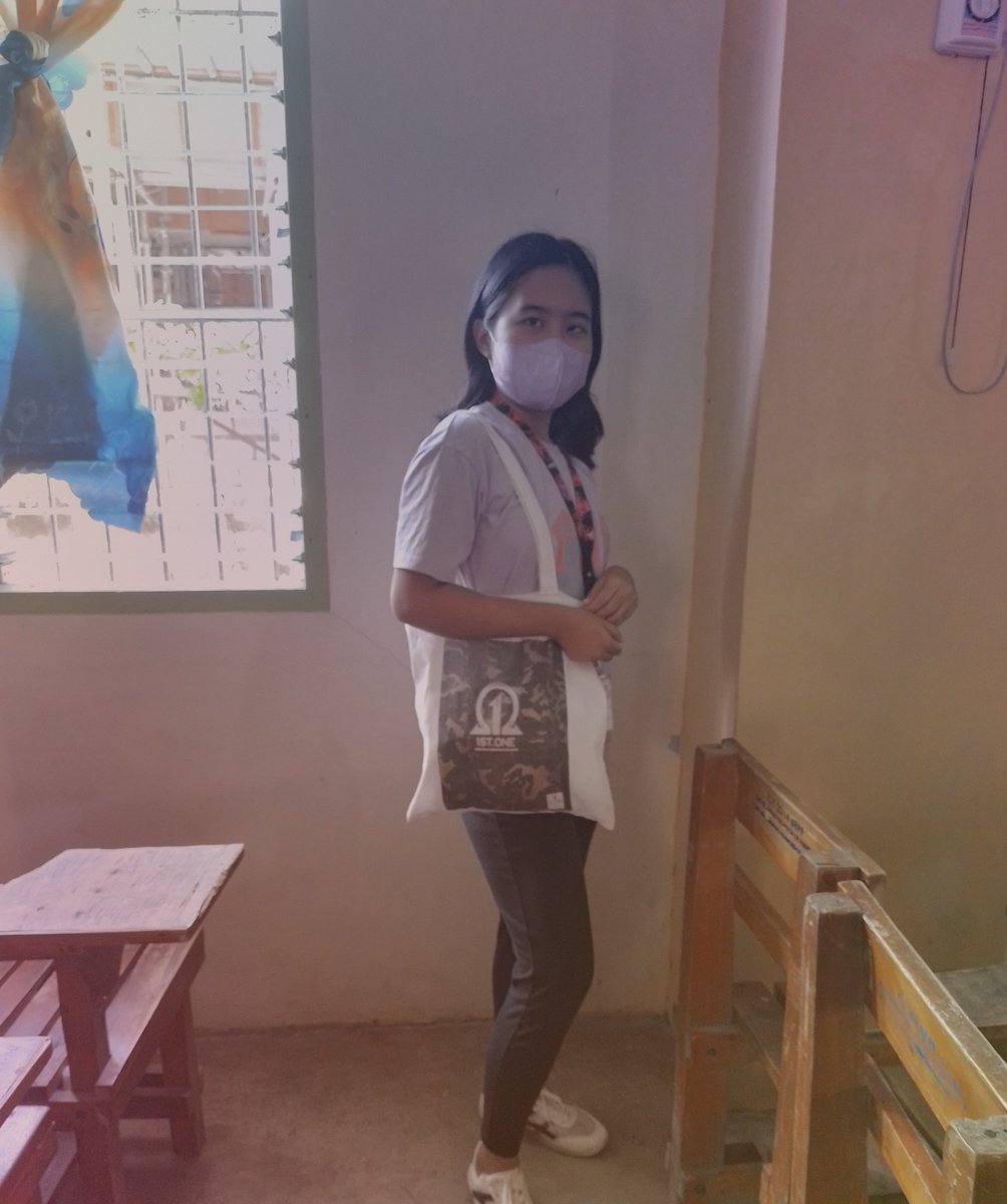 sophiaalegria07's tweet photo. me as a senior highschool student (soon to be college student next year) 💜🤟

flexing @TeamAll4U id lace and totebag! 🤟

1STONE FANMEET HANGOVER
@1stoneOfficial #1stOne
#1stOneFANMEET2023 https://t.co/EPDjulV5Lb