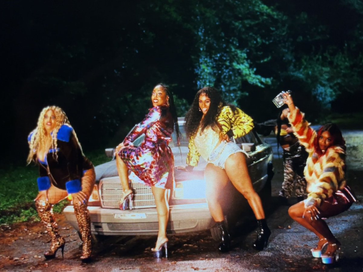 bellaeatworld's tweet photo. “A cars coming, ladies do your thing” 
…
“..we gon die. Do the OTHER thing” Lmao #swarm https://t.co/lERShT7mtu