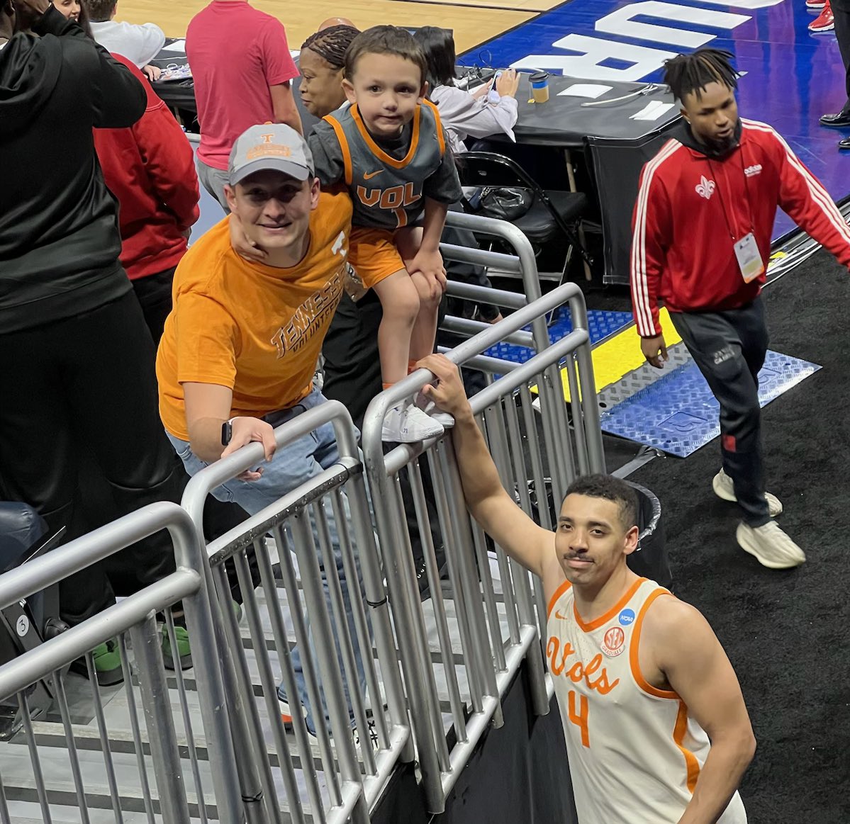 CoachTylerMac's tweet photo. I’ll wear orange any day for Grayson and Tyreke Key! 🍊#MarchMadness https://t.co/ewfT1Jor4K