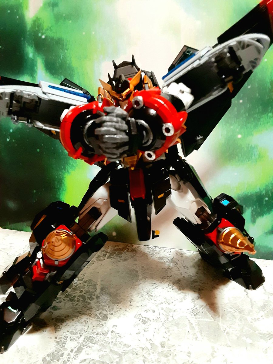 気まぐれに画像を眺めてたら我が家にポーズプラスのガオガイガーが来てもう一年経過したんやなって。 