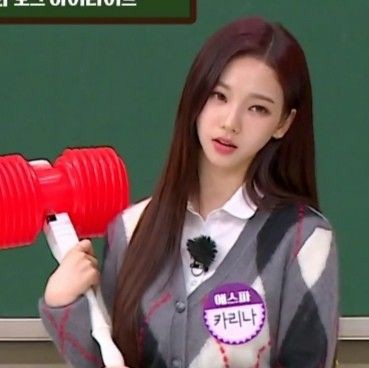 keenister's tweet photo. Jeje hari ini lagi pelantikan. Jangan galak galak dong cantik, nanti jadi mirip angry bird. @bbiuret https://t.co/yJJSRa6Aga