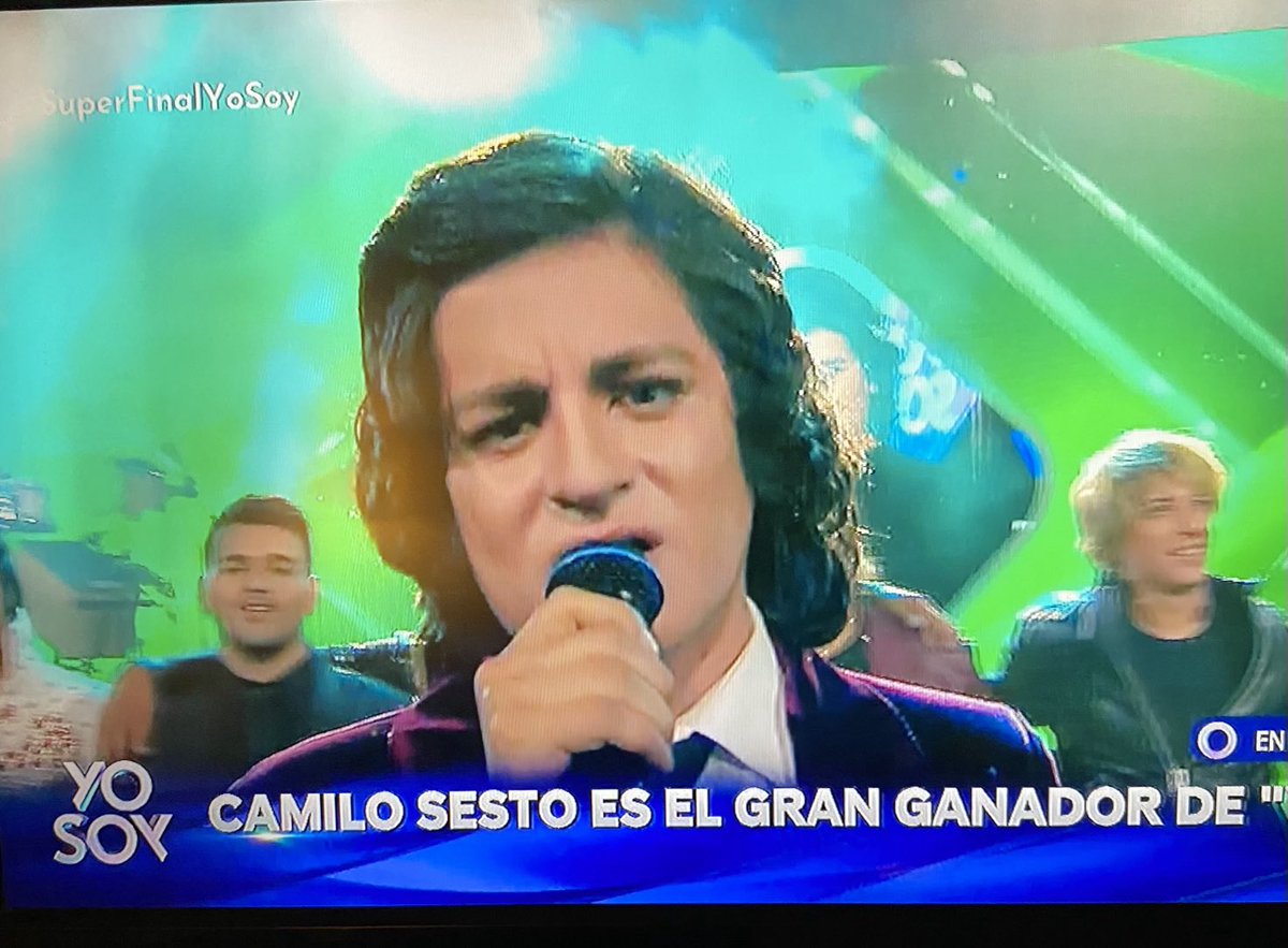 Patrici77191425's tweet photo. Qué tristeza más grande, el imitador ecuatoriano de Camilo Sesto y ganador de los 20 millones de #SuperFinalYoSoy agradece a la producción del programa que lo puso en un buen hotel y le daban 3 comidas diarias. Este hombre ha pasado hambre, que duda cabe! 😞 https://t.co/zS0lwS8pbe
