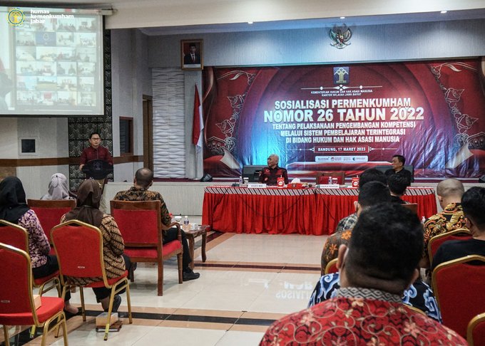 LapasSukabumi1's tweet photo. Jelaskan Pentingnya Pengembangan Kompetensi Kepada Pegawai, Kemenkumham Jabar Sosialisasikan Permenkumham 26 Tahun 2022 Undang Kapuspenkom BPSDM Hukum dan HAM

https://t.co/sdlyJ53hWx

Kemenkumham Jabar
R. Andika Dwi Prasetya https://t.co/SzuDKmTVvL