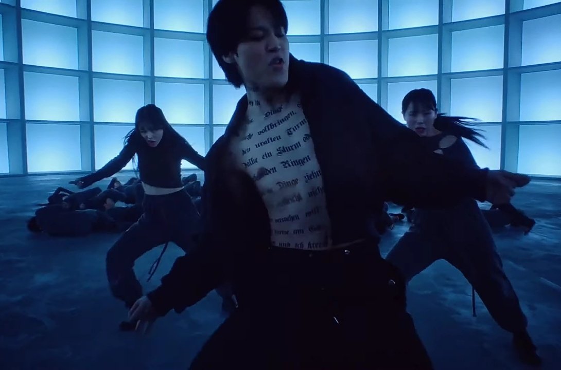 Taehyungis_wife's tweet photo. WTF JIMIN 🔥😭 I'm going insane rn
"never stop,fuk all you opps" 🔥🔥🔥
#SetMeFreePt2Ishere
#Jimin_FACE https://t.co/5LKz5Tdyhp