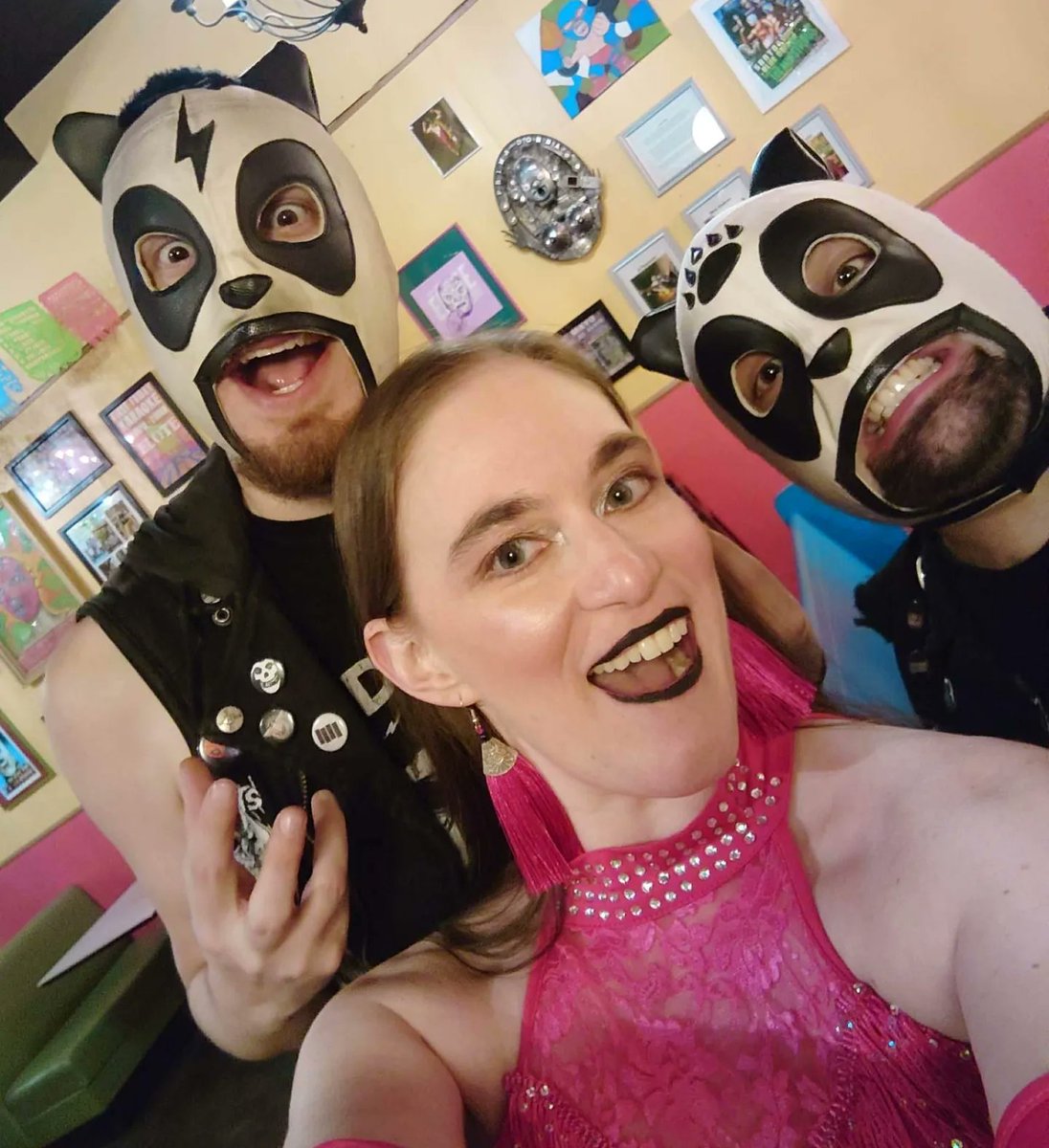 SondraRuthITR's tweet photo. Happy #NationalPandaDay! 🐼✨

February marked 5 years since my first @elotetulsa show, and 5 years since I met Los Rudosos. Grateful we're still good friends, and that we got to do an in-restaurant show last month!

A lot has changed, but we still look great. 🖤🤍 https://t.co/7VVES5H3rp