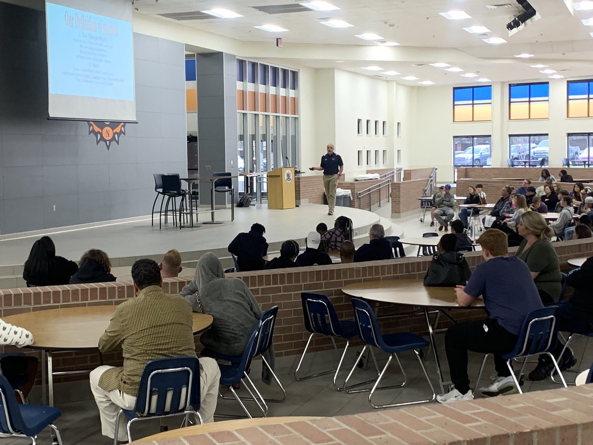 McrosbyMelvin's tweet photo. @Coach_KBrewer breaking down to our incoming freshmen and parents the pillars of what makes @MNHS_Football 2nd to none! WE ARE FAMILY! You mess with one you get us all! Who wouldnโt want to be a bulldog? #northfootball #dawgsdoitright https://t.co/mhZZdGFo3b