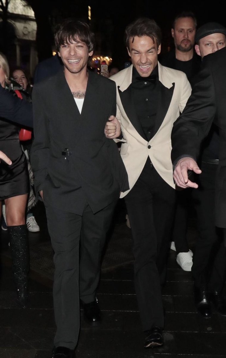 Is there a 1D reunion today? tweet media