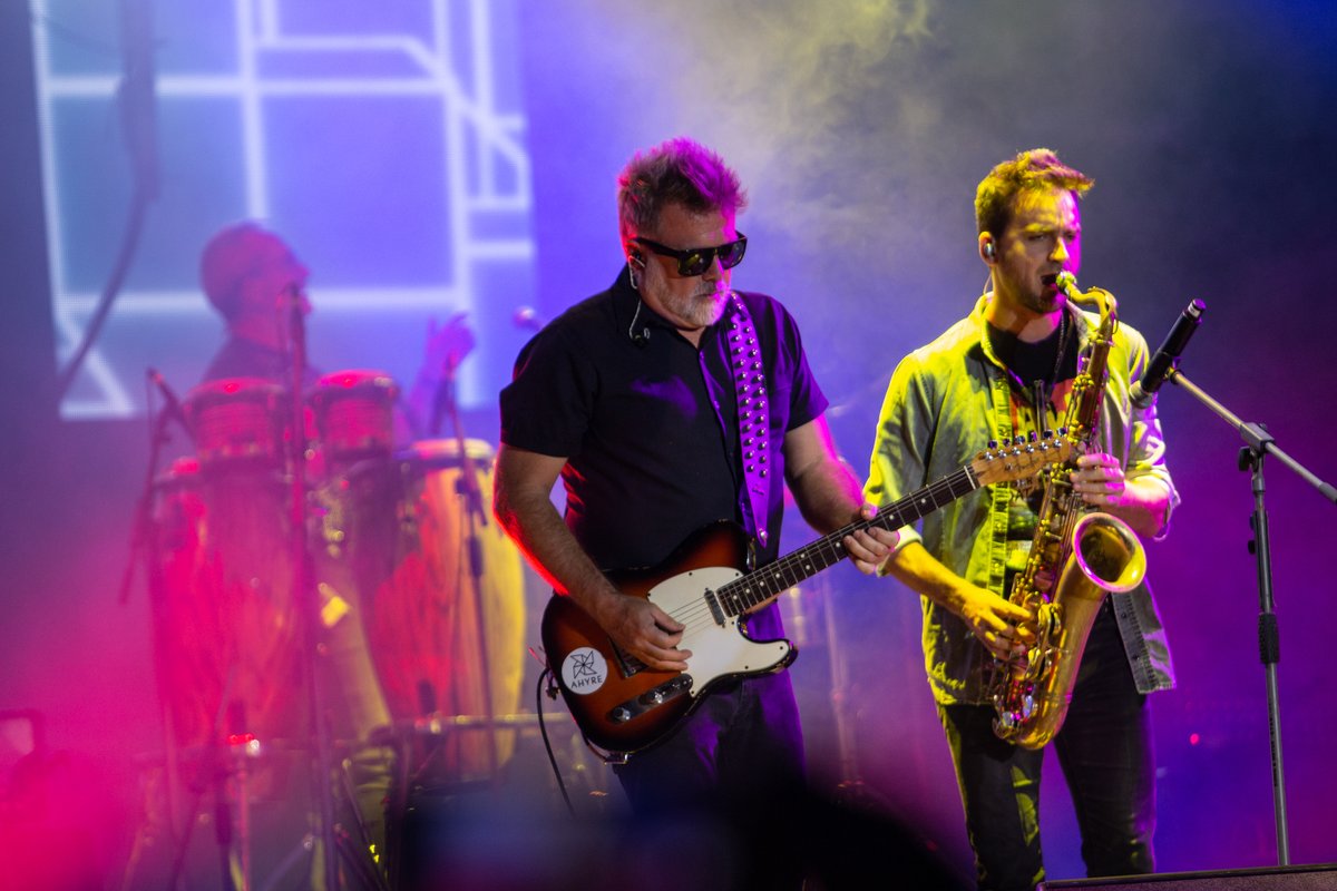 Hoy estuvimos viendo a <a href="/AmgsInvisibles/">Los Amigos Invisibles</a> - <a href="/aterciopelados/">Aterciopelados</a> y <a href="/pericosreggae/">Los Pericos</a> en la terraza del #ccct 

Aquí un resumen fotográfico de #GozaderaEntreAmigos 

Fotos por @Jloverablock