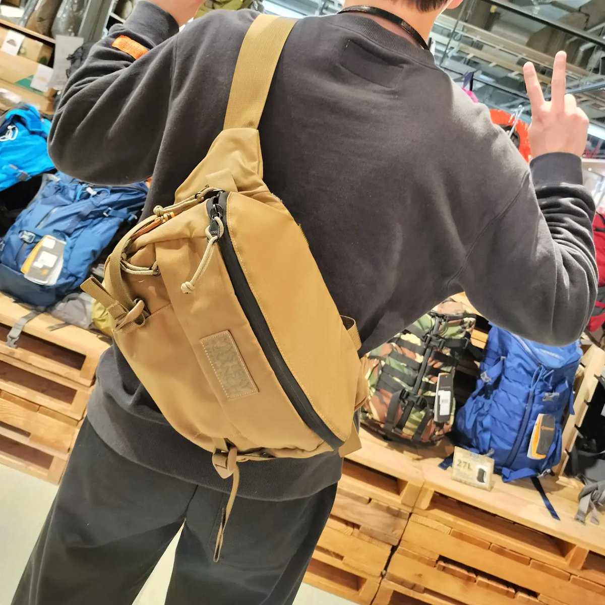 ehab_kushiro's tweet photo. 先日の、#MYSTERYRANCH ヒップモンキーのUSAモデル🗽
USAモデルの、「Bozeman MT USA」のロゴが最高!
コーデュラナイロンで作られていて、耐久性もバッチリ❕
コヨーテカラーは、USAモデル限定なのでこの色にビビッときた人はEHABへ💨
#HipMonkey #USA #ヒップモンキー #キャンプ #camp https://t.co/93Eu0euvD2