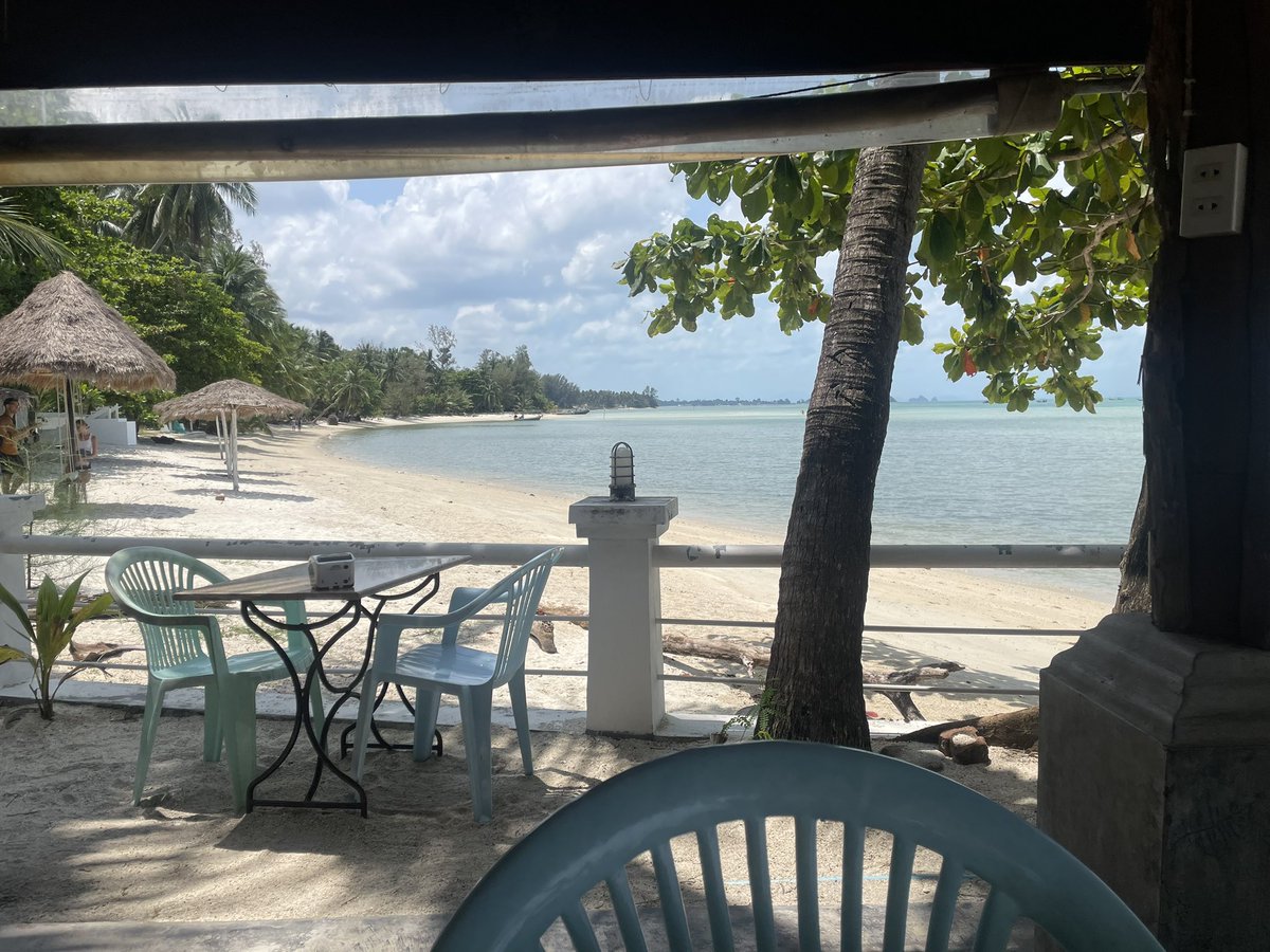 TopCatsThailand's tweet photo. Lunchtime view
#kohsamu #nathon https://t.co/7esL1r0qwA