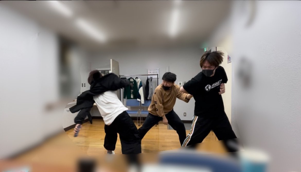 D_LIVE20201113's tweet photo. D☆LIVE初の殺陣、アクションに挑戦!
酒洛という空間で存分にアクションを行っていきます!
目の前で迫力のある約1時間10分をお届け致します!
予約フォーム
https://t.co/cEnhqFrhCO
#AnotherRAP https://t.co/YuCqJBPpwa