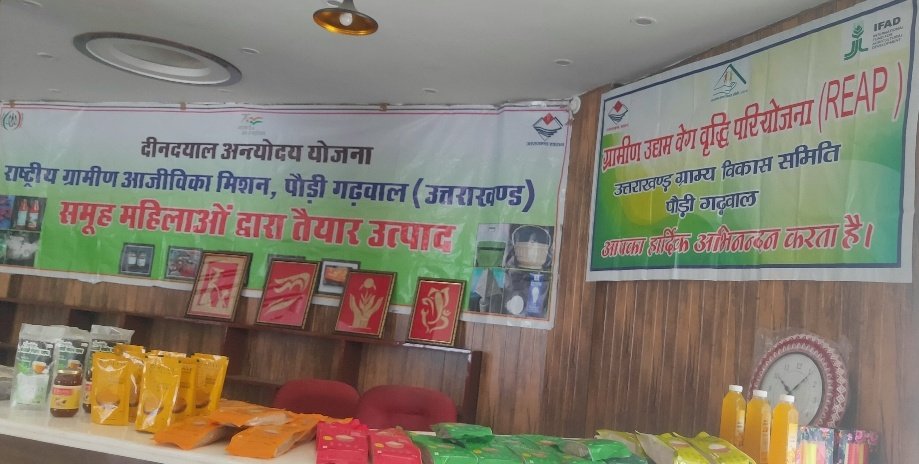 REAPPauri's tweet photo. #Hilans_stall is being #set_up today at #Vikas_Bhawan, Pauri Garhwal to #welcome Hon'ble #Rural_Development_Minister, Mr. Ganesh Joshi @ganeshjoshibjp ji. @REAPUttarakhand @basava_ias
@nitikakh22 @cdo_pauri @dd_msydav @hilansofficial @UsrlmOfficial @ukcmo @DAY_NRLM @UKPASaC https://t.co/94RrQbpINH