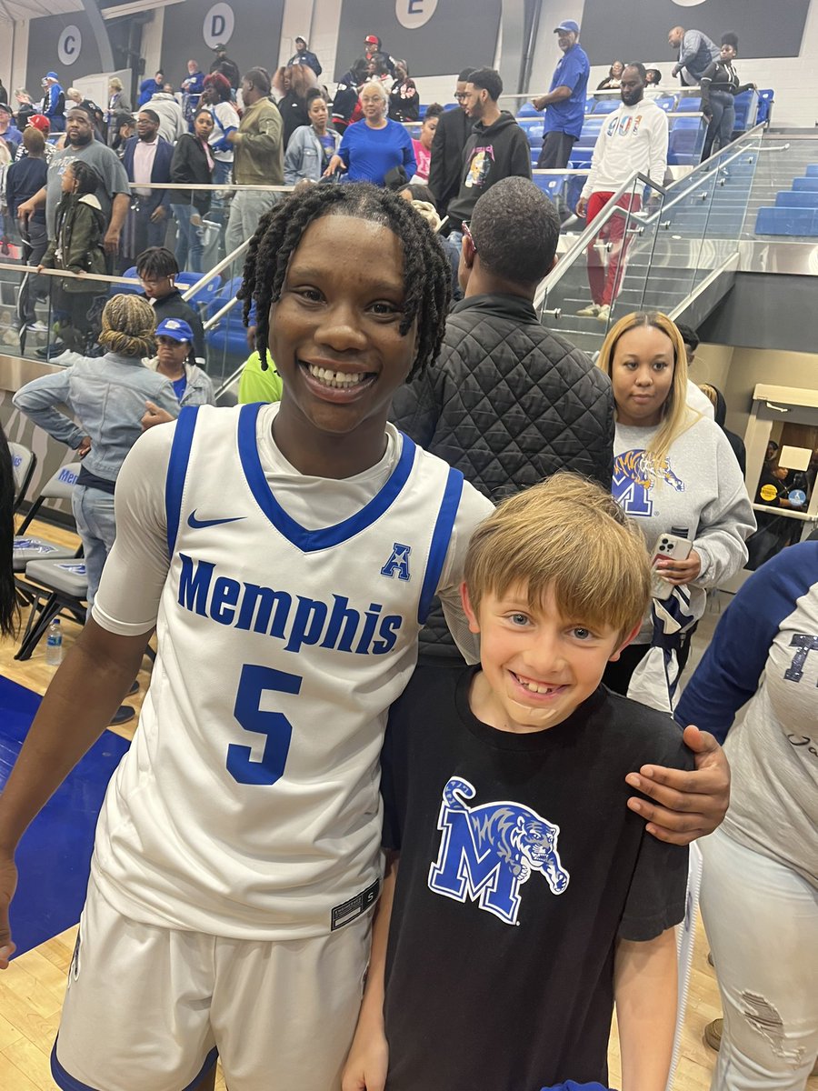 cwiatr3's tweet photo. When your little guy gets to meet his favorite athlete in the 901 and it happens to be @MemphisWBB @youngin_emani you know you are raising him right. "Best day ever," said my little athlete. https://t.co/qsGIwpAxqF