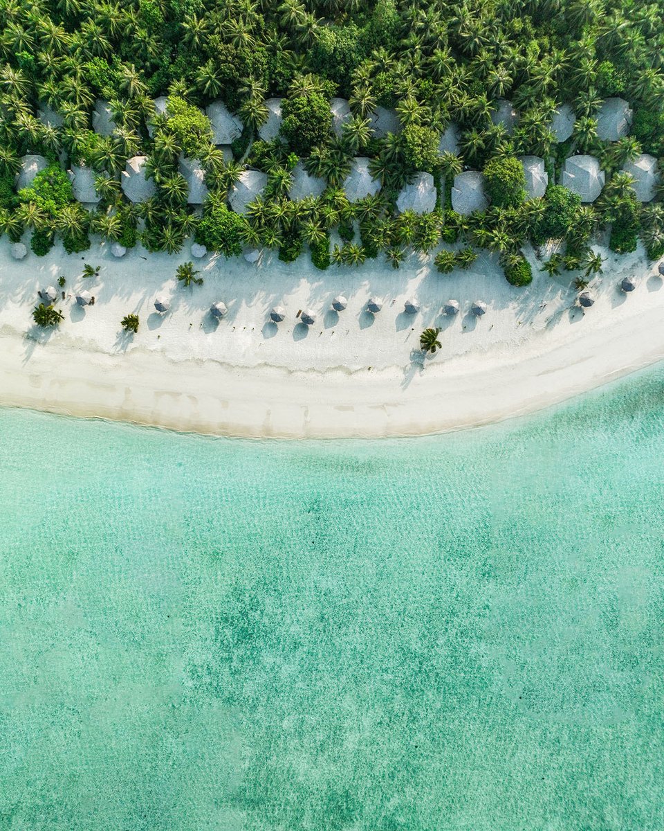 Take in the scent of the flora and the sounds of your surroundings, the perfect ambience for an indulgent experience. 
.
.
#KIHAA #KIHAAMaldives #KIHAAMoments