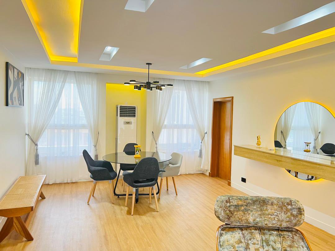 CasaFloHomes's tweet photo. A 2/3 bedroom apartment at Mulliner Towers, 10 Ikoyi Club Road Ikoyi.

Amenities include : 
- 24/7 Power supply 
- Top notch security 
- Swimming Pool 
- Gym 
- LED Smart TV 
- Unlimited WiFi 
- Dstv
- Work Space
- Modern Decor
- Fully Air conditioned
- Secure Parking space https://t.co/Knen0HOeG0