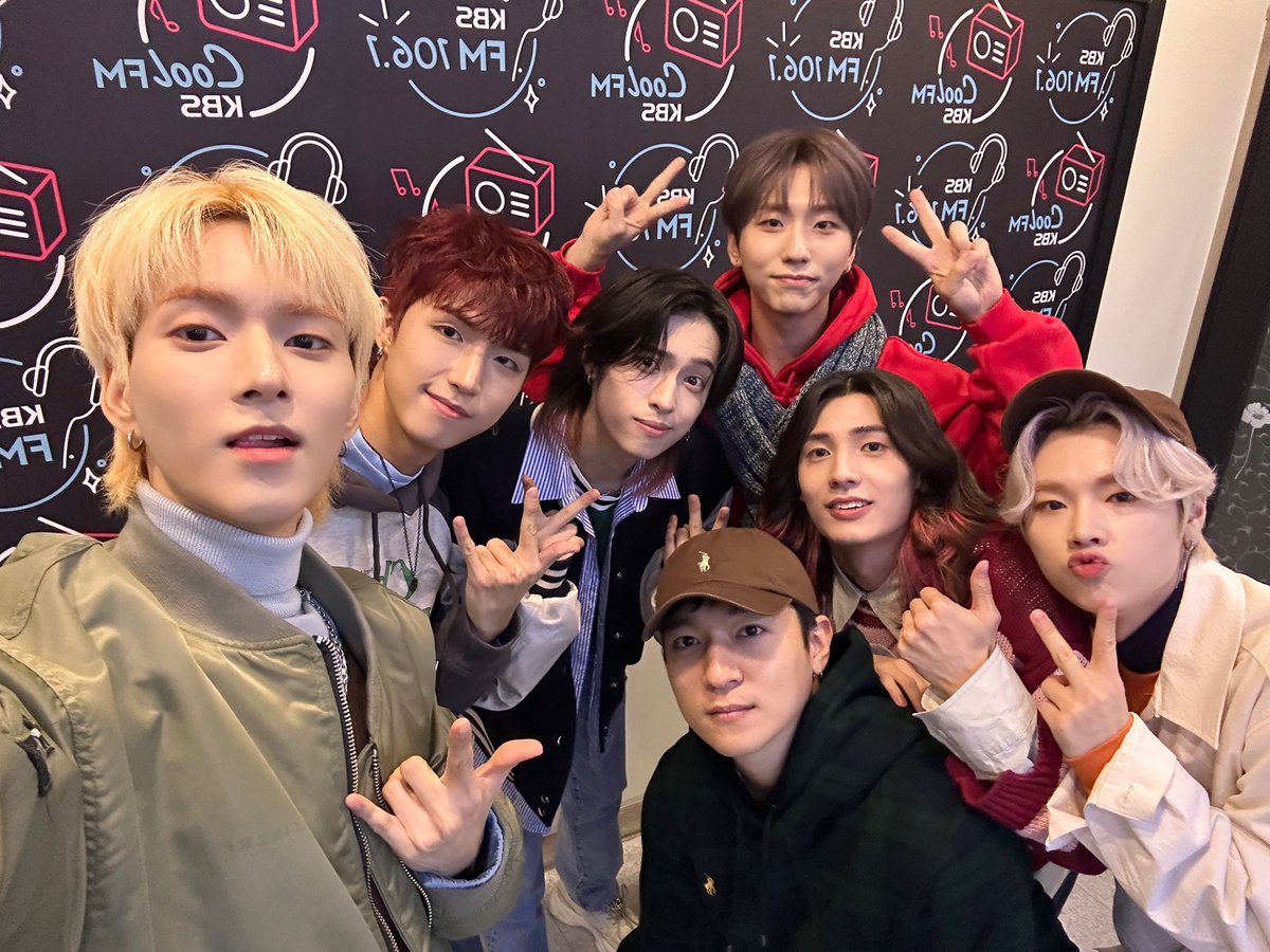 cakejiseok's tweet photo. Mr. Park Sungjin is already taking care of our kids so well 🥰 https://t.co/Muot8JePnj