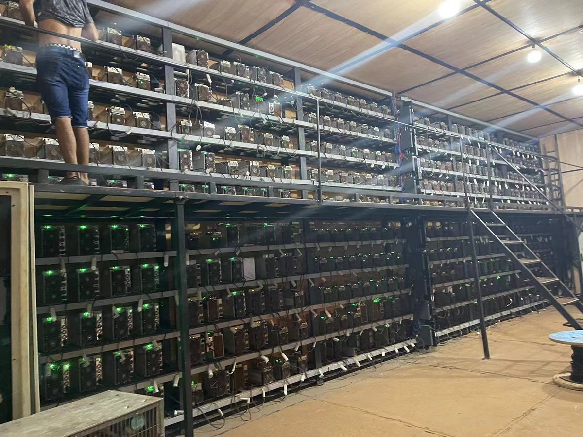 metaluban_miner's tweet photo. Electricity price: $0.06 meta-luban Paraguay hosting site
Electricity price: $0.06 Installation fee: $15/unit
Deposit for three months
No any other fees
#btc #cryptocurrency #bitcoinmining
#mininghosting #minerhosting https://t.co/HmmFDo37E4
