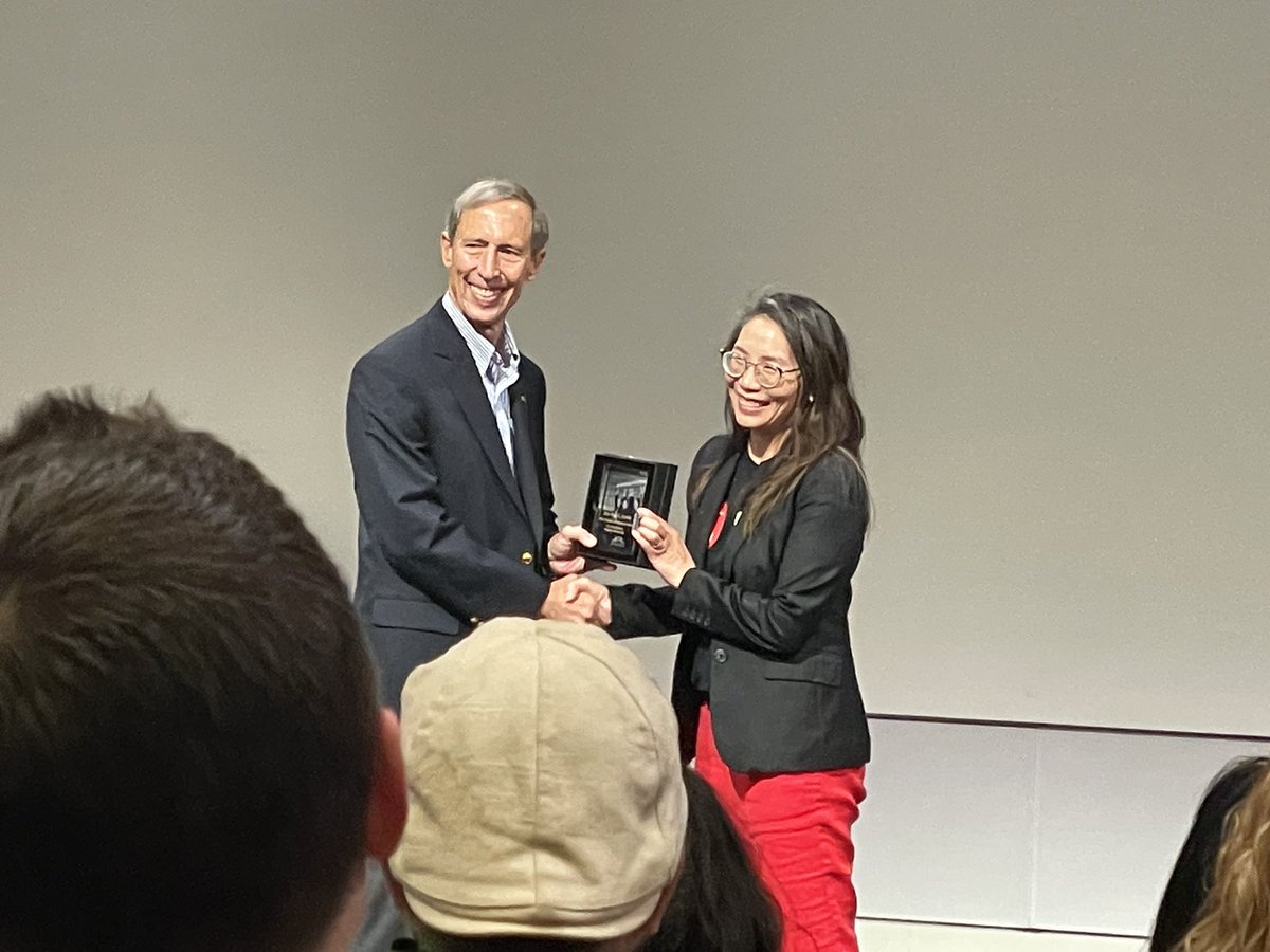 Was honored to get an award from @NASAJPL today for “people leadership” in news & media planning for the @NASAPersevere rover landing in 2021! That was a crazy event to plan during covid 😅 Best part was coincidentally sitting so close to @DrSwatiMohan and @icancallubetty 🚀