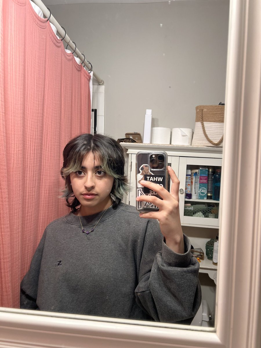 galacthicc's tweet photo. definitely serving something https://t.co/yvMbmSBqQE