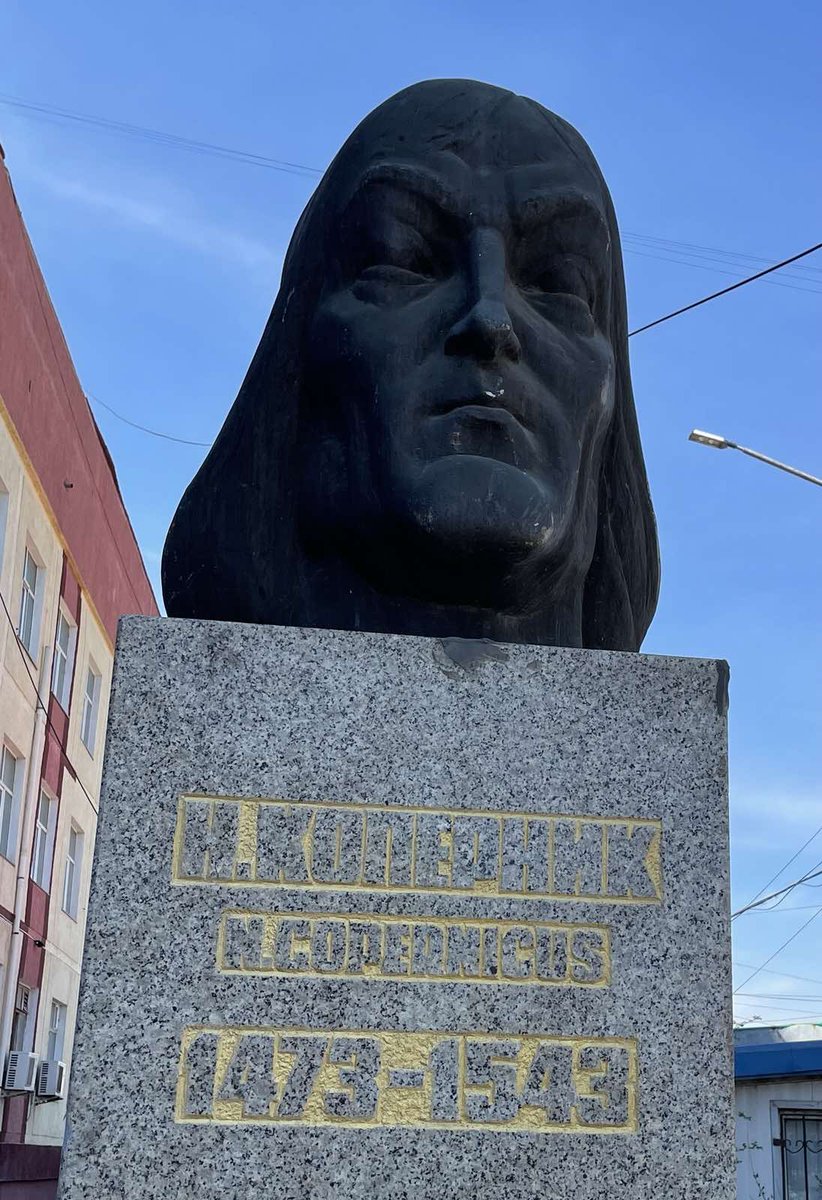 Улаанбаатарт Коперникийн цээж баримал байдгийг та мэдэх үү?