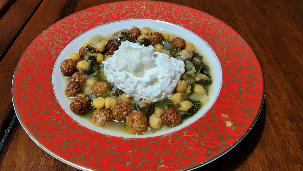SunnyDietitian's tweet photo. Tonight had borani, which is a swiss chard medly with chick peas. I topped it with yogurt and garlic. Yum! Cuisine from Ourfa.
#Borani #OurfaCuisine #Mediterranean #RegionalCuisine https://t.co/6k4lhJyDl6