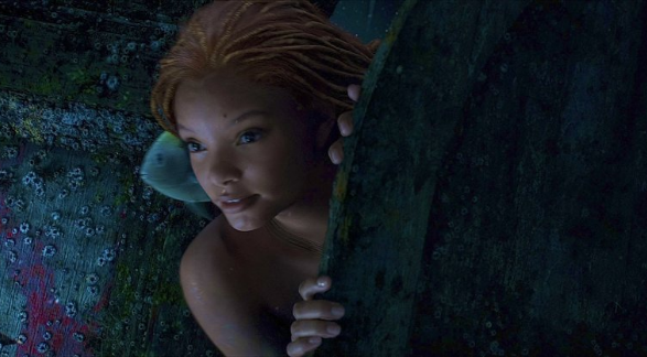 stewbug's tweet photo. @CalltoActivism More people would like the trailer if Disney's color palette wasn't dingy and dark. Hell, even you brightened the photo so we could actually freaking see Ariel.  I'm excited to see it and the trailer blows. https://t.co/IB6qf9oKlT