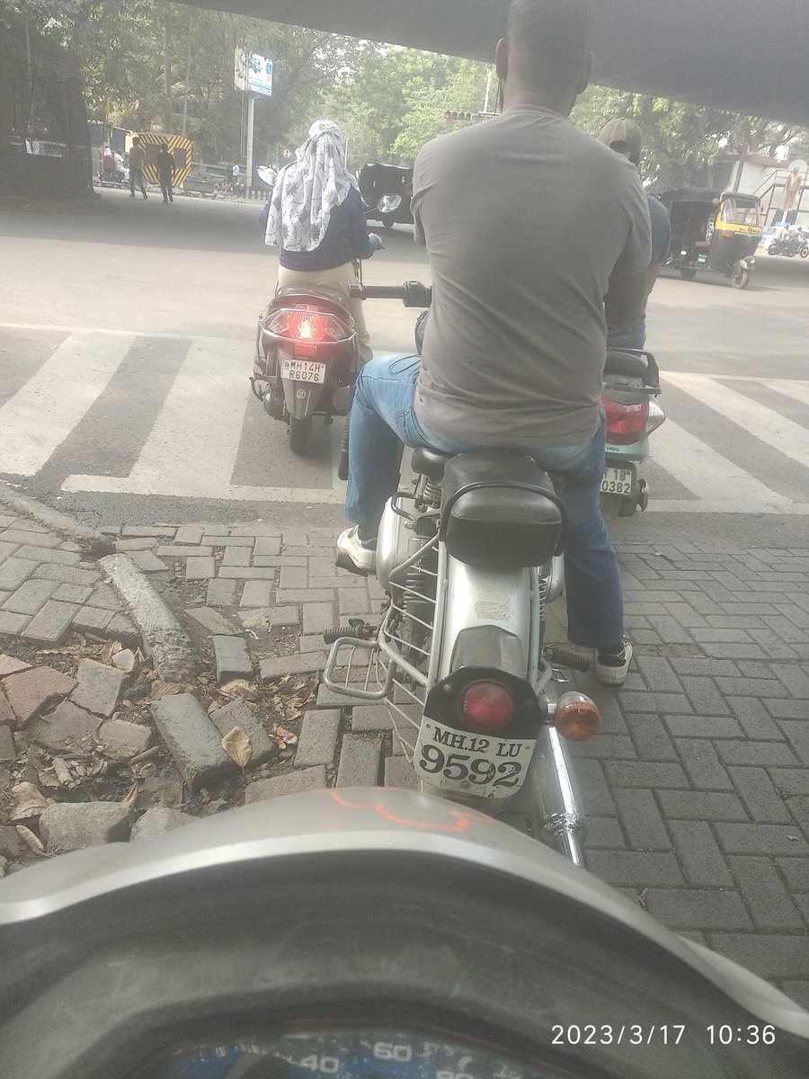 ShubhamBotre13's tweet photo. No helmets nd stand in zebra crossing
@PuneCityTraffic @CPPuneCity @PuneCityPolice - near by kp Joshi path agriculture college main gate https://t.co/CqL0fyApLd