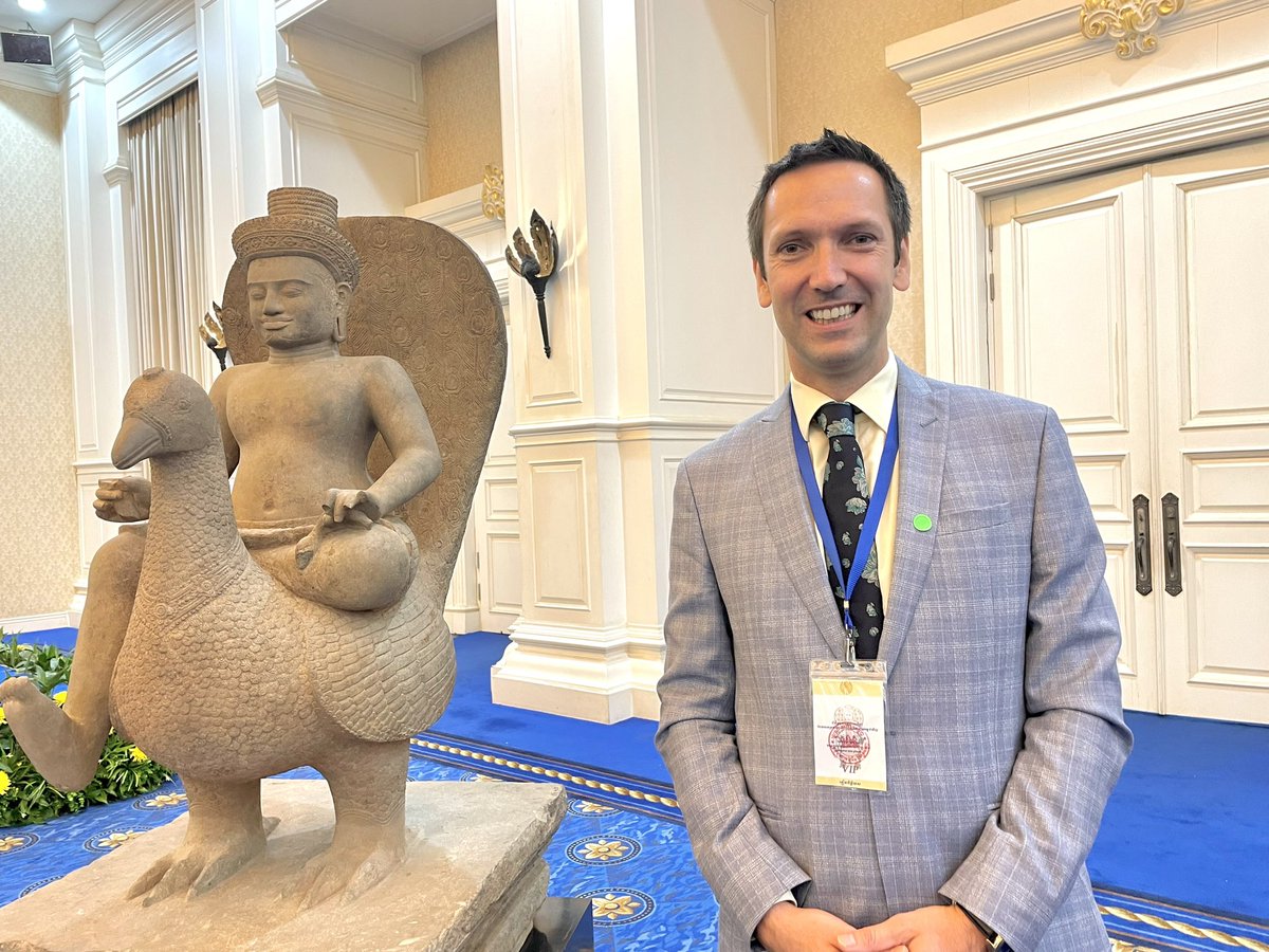 DomWUK's tweet photo. Genuinely moving to see the reactions of Cambodians to the return of unique artefacts that carry such deep cultural meaning, including jewellery recently returned from the UK.
 
An extraordinary privilege to see these previously stolen artefacts displayed in their ancestral home. https://t.co/Sr4zWP6HWd