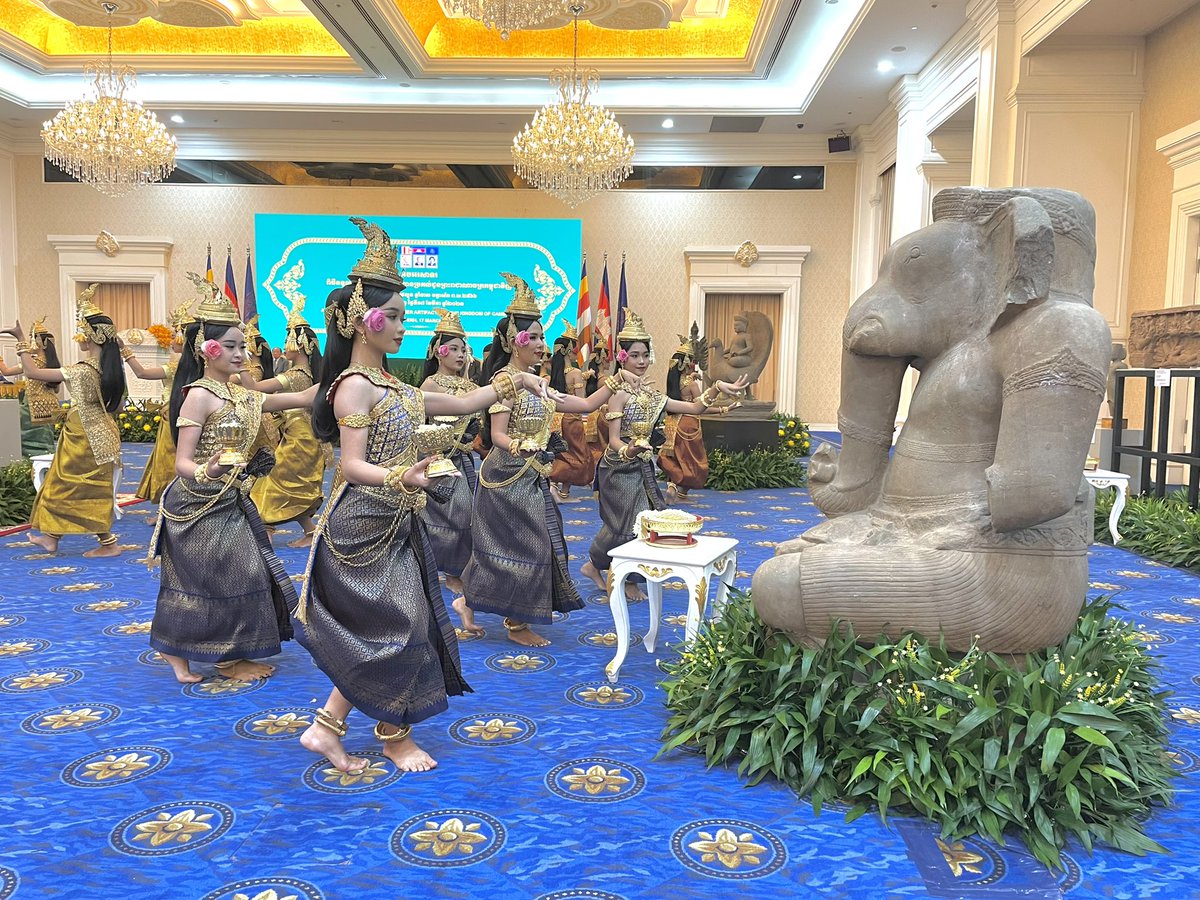 DomWUK's tweet photo. Genuinely moving to see the reactions of Cambodians to the return of unique artefacts that carry such deep cultural meaning, including jewellery recently returned from the UK.
 
An extraordinary privilege to see these previously stolen artefacts displayed in their ancestral home. https://t.co/Sr4zWP6HWd