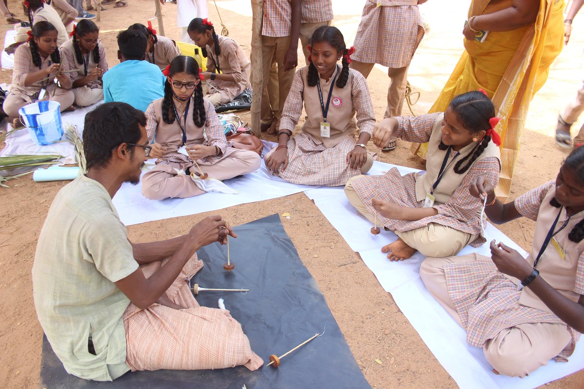 Schoolinaction1's tweet photo. Students learned traditional Arts and crafts on #Weaving, #Coirmaking #Pottery, #Palmleafe, #Therukothu, and more at #Ecofest 2023 https://t.co/rN0IwFditq
