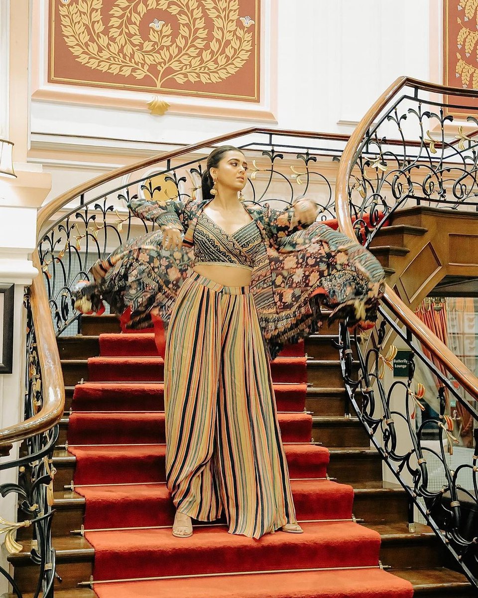 ETimesPhotos's tweet photo. #TejasswiPrakash turns heads in ethnic co-ord set with cape, see pictures #TejasswiPrakash𓃵 #tejasswiprakashfans #TejRan #TejRanFam #Tejasswians
For more: https://t.co/fWFpBgpFih https://t.co/B349AuATaj