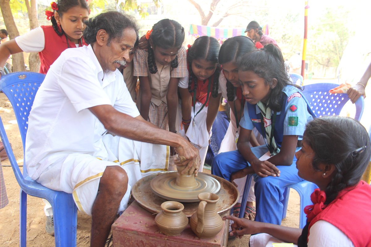 Schoolinaction1's tweet photo. Students learned traditional Arts and crafts on #Weaving, #Coirmaking #Pottery, #Palmleafe, #Therukothu, and more at #Ecofest 2023 https://t.co/rN0IwFditq