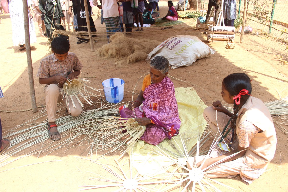 Schoolinaction1's tweet photo. Students learned traditional Arts and crafts on #Weaving, #Coirmaking #Pottery, #Palmleafe, #Therukothu, and more at #Ecofest 2023 https://t.co/rN0IwFditq