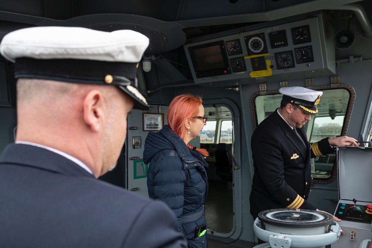 deu_flotilla2's tweet photo. Dr. Patricia Schneider, Politische #Beraterin beim @chiefdeunavy, besucht derzeit die #EinsFlt2, um sich über die Strukturen zu informieren und eine Einweisung in die Einsatzgrundsätze und -verfahren des Kampfverbandes zu erhalten. EinsFltl2: Gemeinsam. Stark. #WirSindMarine https://t.co/oEYPybFIid