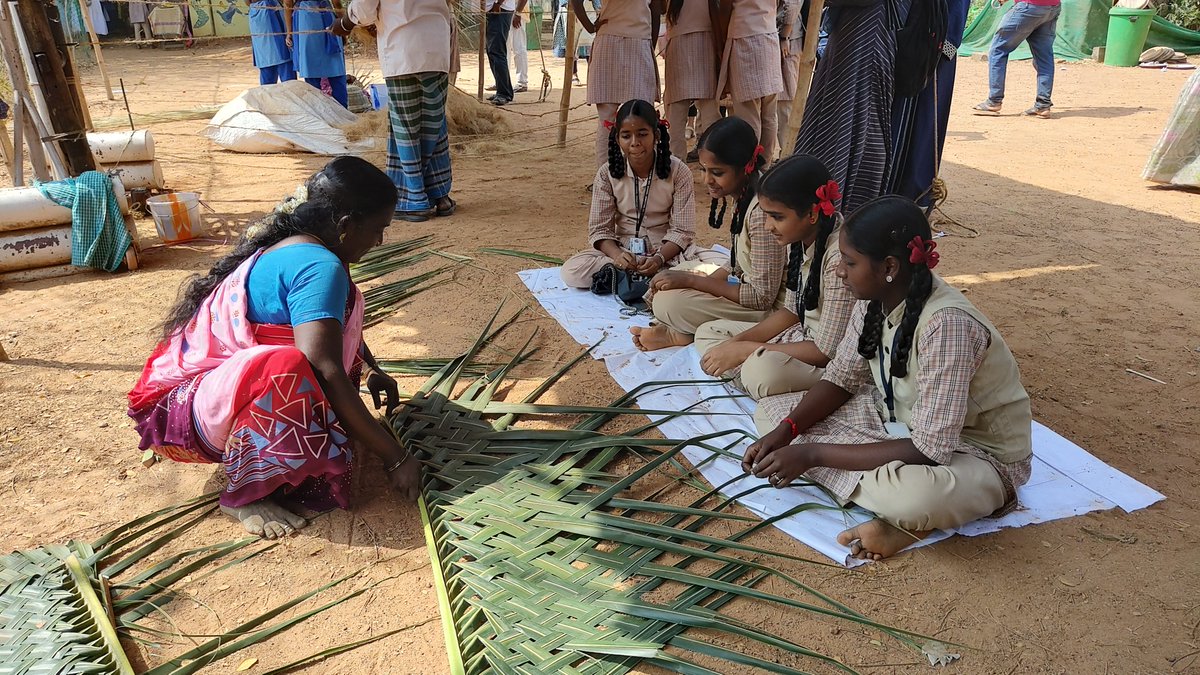 Schoolinaction1's tweet photo. Students learned traditional Arts and crafts on #Weaving, #Coirmaking #Pottery, #Palmleafe, #Therukothu, and more at #Ecofest 2023 https://t.co/rN0IwFditq