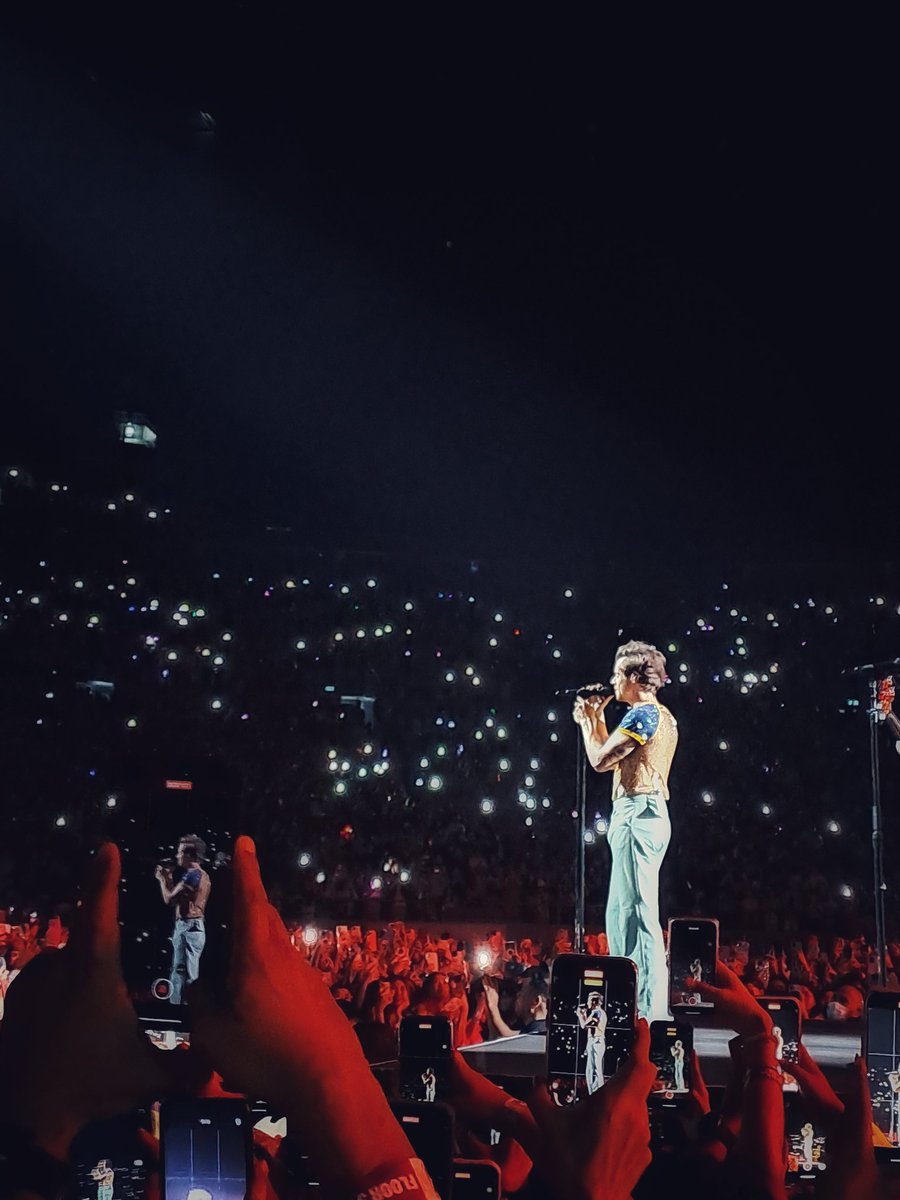 SusMARIOhusep's tweet photo. Harry Styles Love on Tour Manila #HSLOT #HSLOTPH #HSLOTMANILA https://t.co/5oixIKnVRd