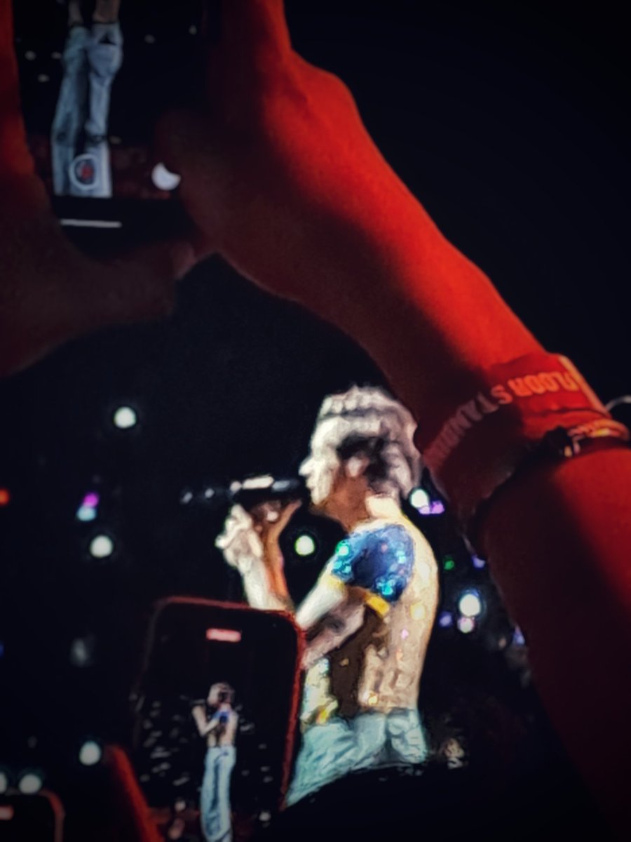 SusMARIOhusep's tweet photo. Harry Styles Love on Tour Manila #HSLOT #HSLOTPH #HSLOTMANILA https://t.co/5oixIKnVRd