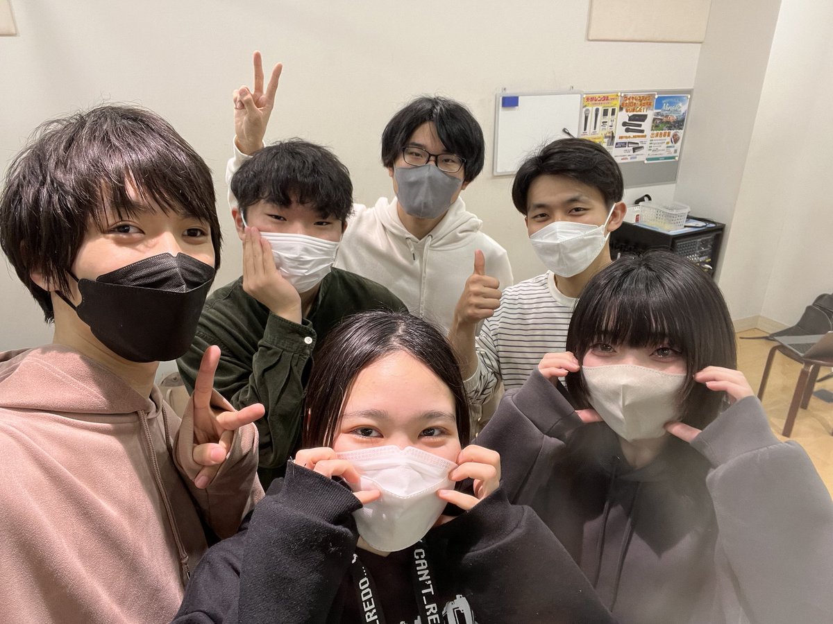 Chameleon_NT's tweet photo. 【カメレオン出演情報】
～50fes～
場所 : 象の鼻Bステージ
時間 : 15:10～15:20

メンバー2人が留学から帰ってきて半年ぶりのステージ！新曲も！？あるんですか……！？
是非お越しください！🐢🦁 https://t.co/X0ZWVuaDN1
