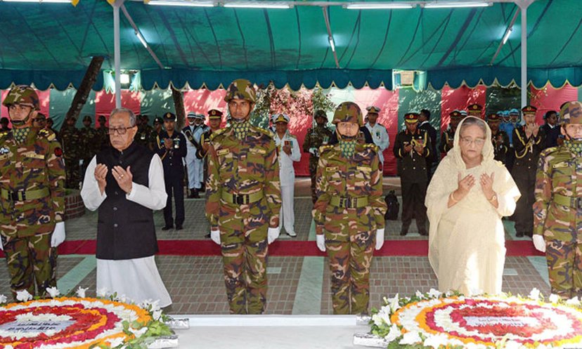 টুঙ্গিপাড়ায় বঙ্গবন্ধুর সমাধিতে রাষ্ট্রপতি-প্রধানমন্ত্রীর শ্রদ্ধা