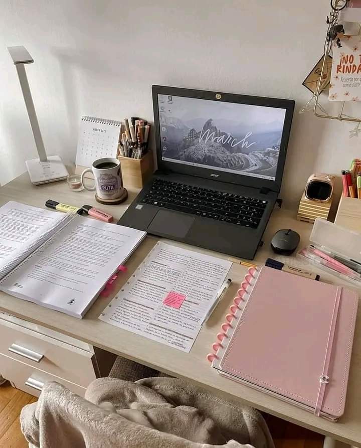 "مهما تأخرت وخسرت وتعثرت في حياتك، تأكد أنك لست بفاشل ولا أقل من غيرك. الفشل هو أن تستسلم ليأسك أن تتأثر بكلام من حولك، هم لا يرون ما تراه أنت في ذاتك هم لا يعلمون معركتك أو معاناتك تبصر في أعماقك واعرف مميزاتك وقدراتك ما دمت تحاول وتقاوم سـتصل بالنهاية لـوجهتك والله لن يخـذلك.