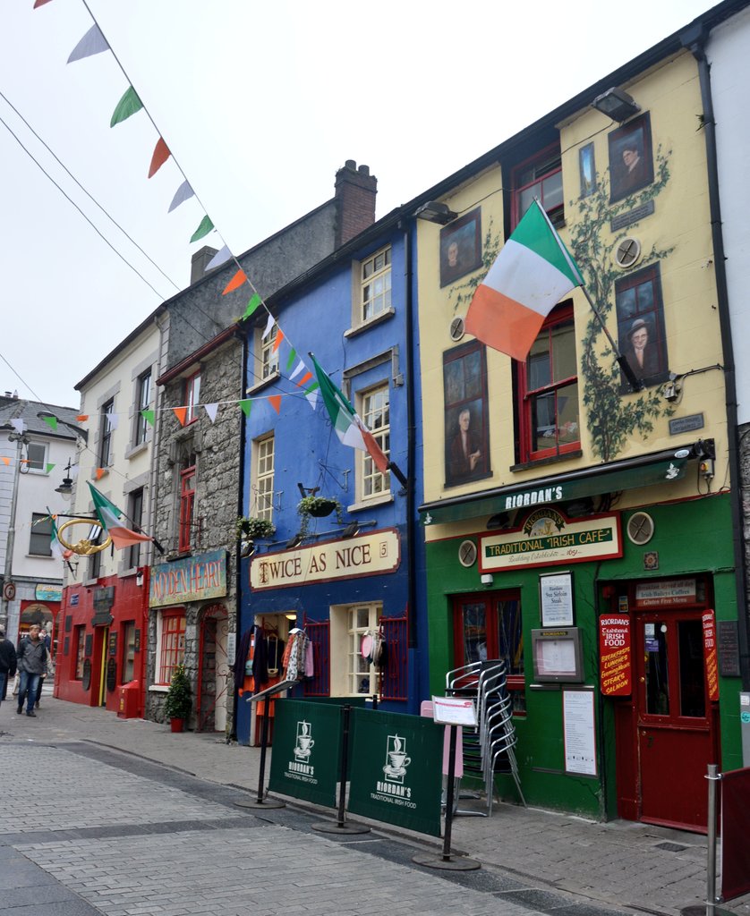 du_jaune's tweet photo. Pubs of Ireland 💚🤍🧡
#StPatrickDay https://t.co/w0noQU54eS