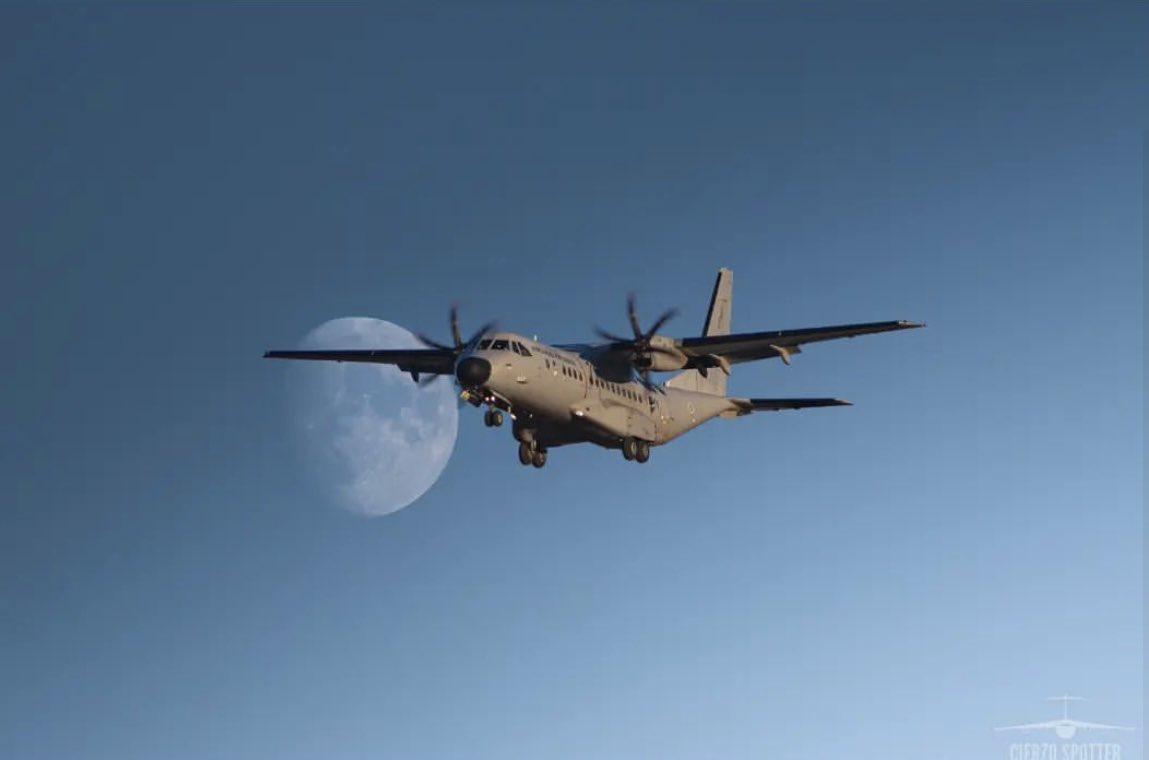 air_comment's tweet photo. #esq502 #elefantes #c295m #airforce #instagramaviation #militaryaviation #igaviation #plane #planes #removebeforeflight #picoftheday #megaplane #air_things #instaviator #airbusmilitary #instaaviation #searchandrescue #poaf #military #anotherdayatwork https://t.co/IC4hwGRkl9