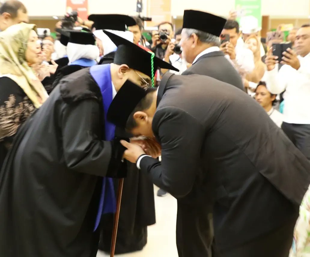 TajYasinMZ's tweet photo. Allhamdulillah ucapan Syukur, Selamat dan Sukses kepada Habib Abu Bakar Bin Hasan Alattas Azzabidi, atas Penganugrahan Gelar Kehormatan DOCTOR HONORIS CAUSA (H.C) Universitas Muslim Indoesia (UMI) Makasar
Barokalloh Bib.. 🤲🤲🤲 https://t.co/L3w5JrLN3r