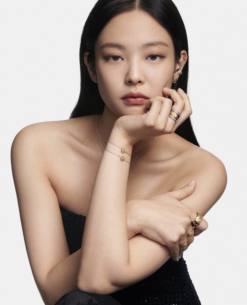 tjruby_'s tweet photo. เจนนี่กับ CHANEL Global Campaign 4 แคมเปญแล้ว แคมเปญแฟชั่น coco neige จิวเจอร์รี่ coco crush 2 แคมเปญ ล่าสุดแคมเปญกระเป๋า chanel bag เ���็บหมด เก่งมาก 👏 https://t.co/l0Tdsybkzt