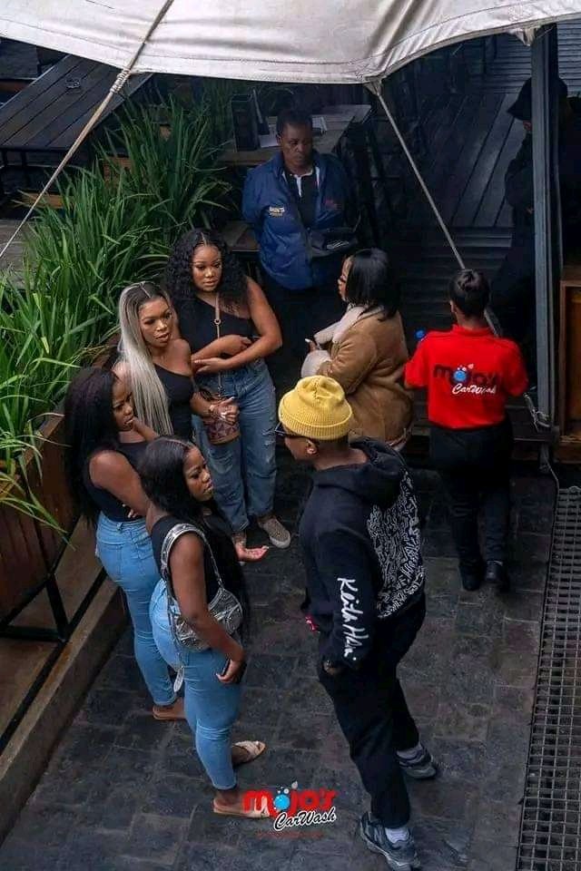 "Thabiso Soloko Silindile Phela"

Thabiso: Eish Uhambile Lomuntu Othe Ngize Nani Angimboni Lah