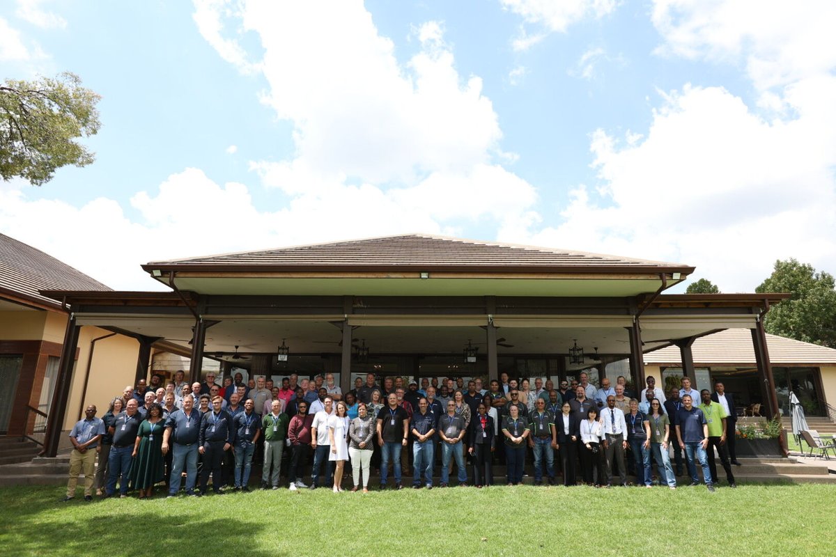 HyteraHYT's tweet photo. Hytera Southern Africa family reunion time! We shared success stories with partners and friends, and look to explore even greater achievements this year. Insightful sessions and quality time with all!
#Hytera #HyteraSouthernAfrica #partnerconference #reunion #GoHytera https://t.co/GWB4A2AxGw