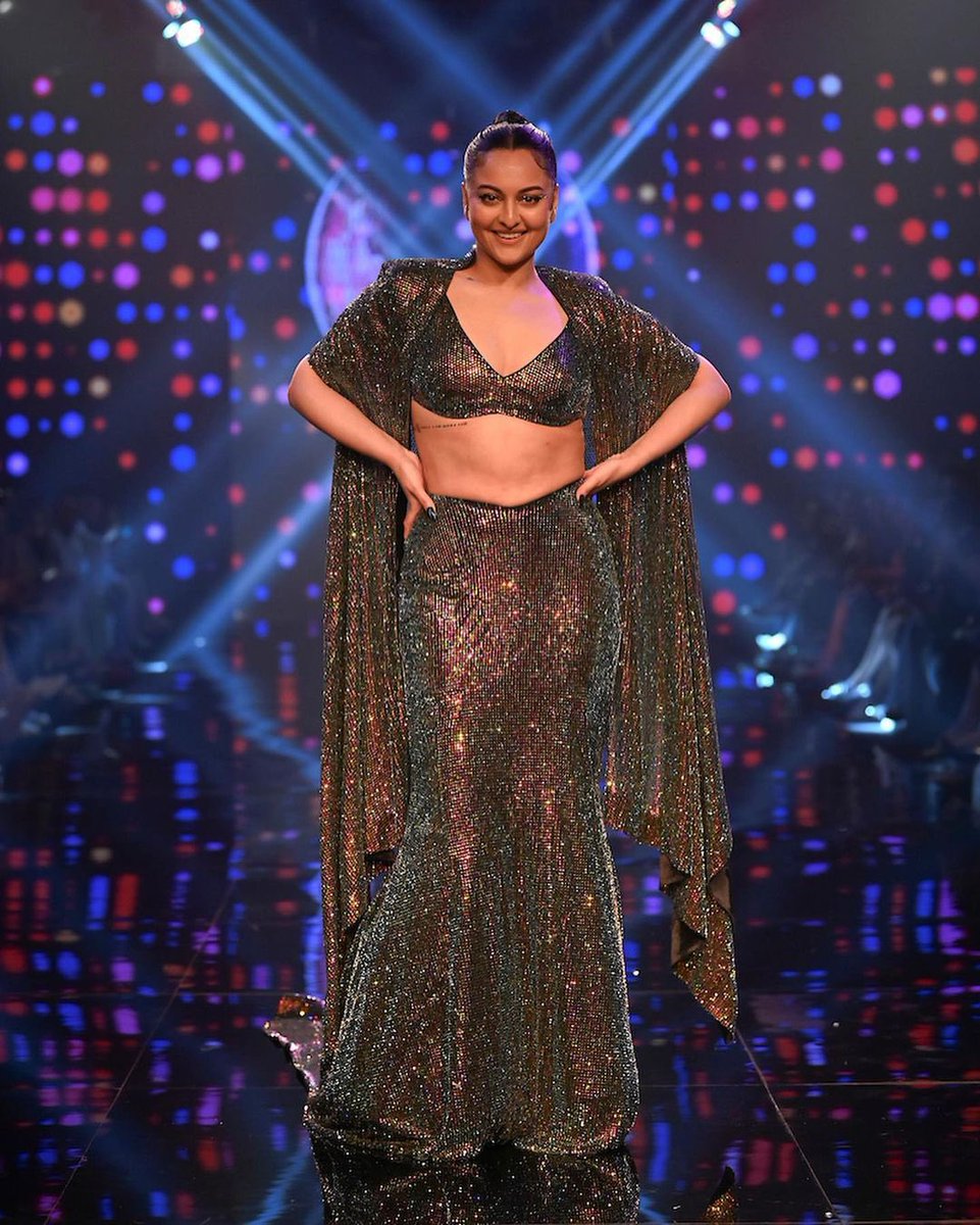 fdciofficial's tweet photo. Presenting Sonakshi Sinha as the showstopper for Itrh at Lakmé Fashion Week in partnership with FDCI.
#Itrh #SonakshiSinha
@LakmeFashionWk @ILoveLakme @R1SEWorldwide
#FDCI #LFWxFDCI https://t.co/qs2bGwsImF
