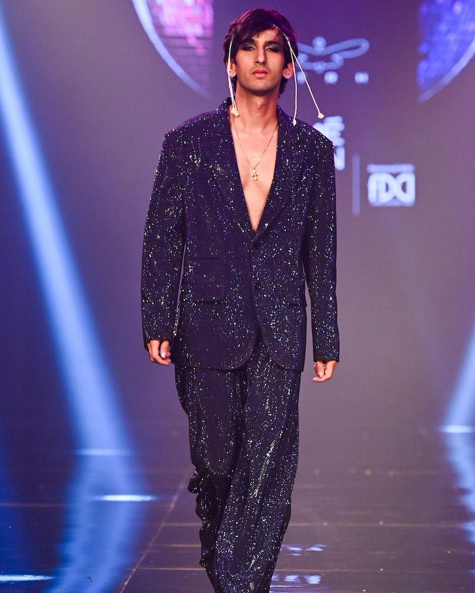 fdciofficial's tweet photo. Antara Marwah, Anshula Kapoor and Moses Koul walked the ramp for Itrh at Lakmé Fashion Week in partnership with FDCI.
#Itrh #AntaraMarwah @anshulakapoor @moseskoul
@LakmeFashionWk @ILoveLakme @R1SEWorldwide
#FDCI #LFWxFDCI https://t.co/pl4B80gJmC