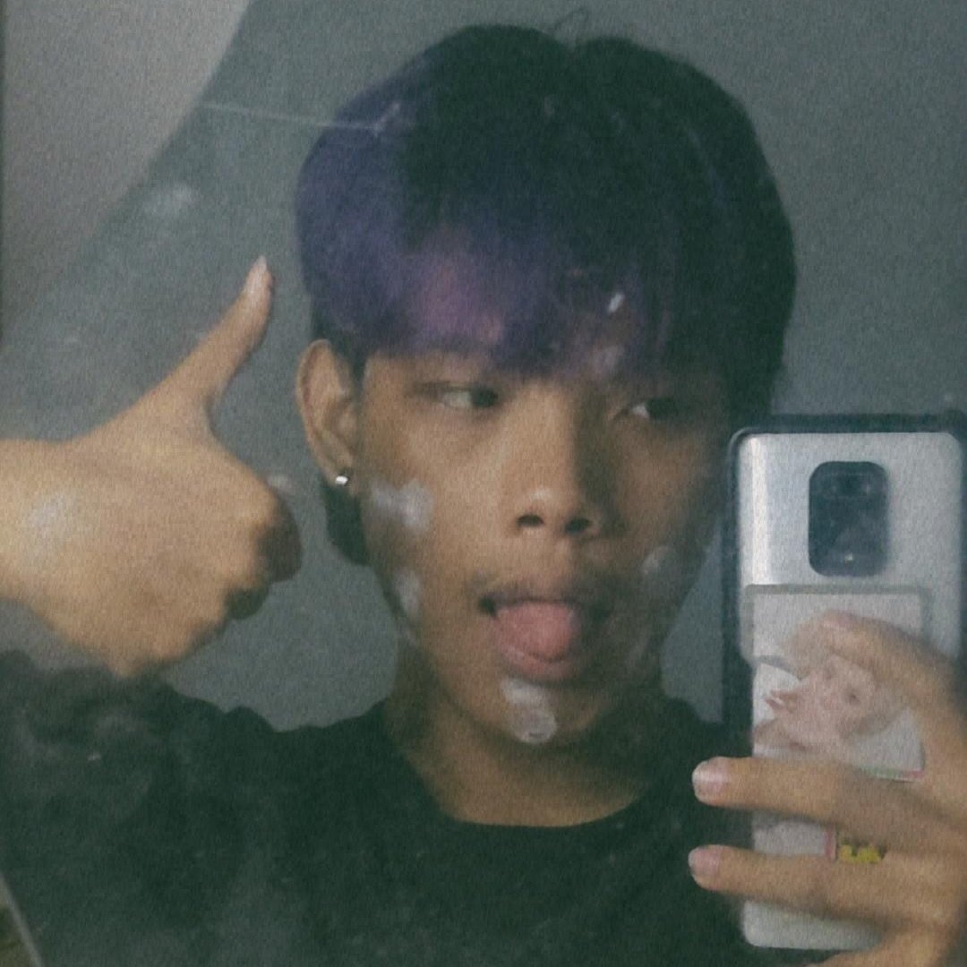 jisooryan's tweet photo. idk if violet or red suits me more, palit na lang ule aq https://t.co/F2lWKCdjli