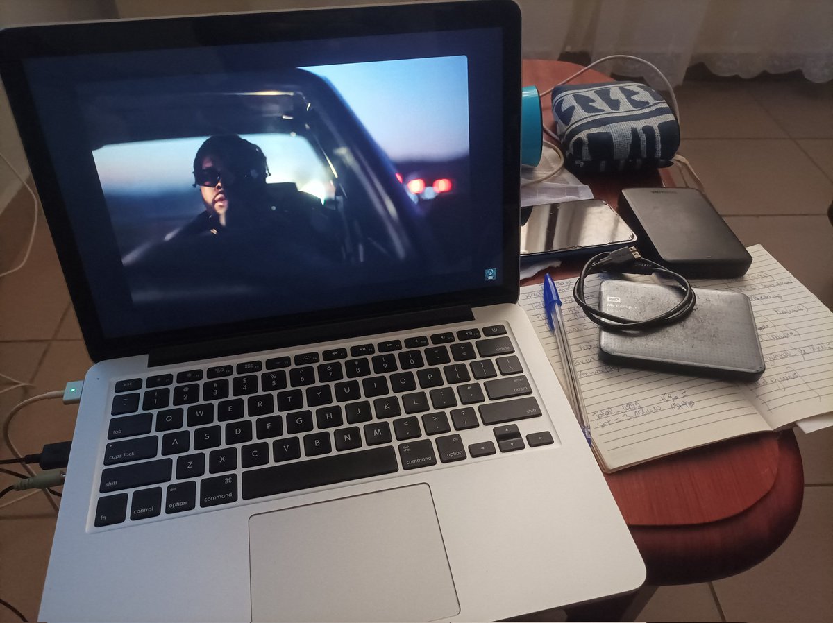 TitiNdema's tweet image. @lockofficial #DontGo♥️🇨🇲
Réveil... Bon j'ai pas dormi donc je devrais dire continuité ...
#WorkDay2 
#Douala
#Preparation